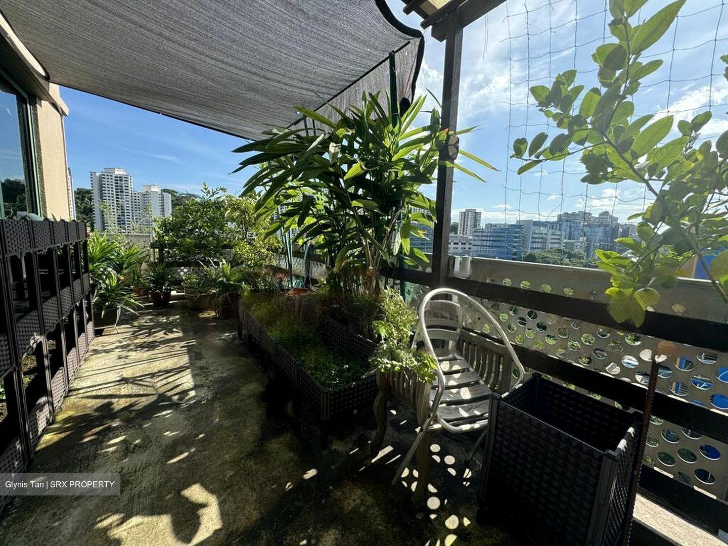 Redhill Forum (D3), Factory #470470241